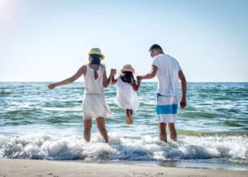 Odpocznij i wygrzej się na słońcu: Twój najlepszy przewodnik po wakacjach na plaży